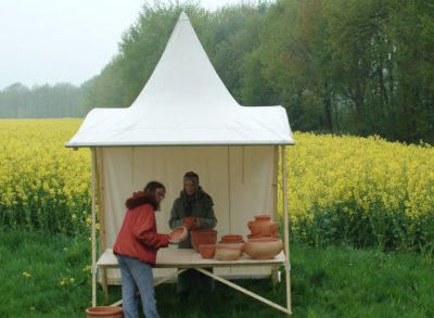 klipklap mittelalterlicher Zipfel-Marktstand aus Holz